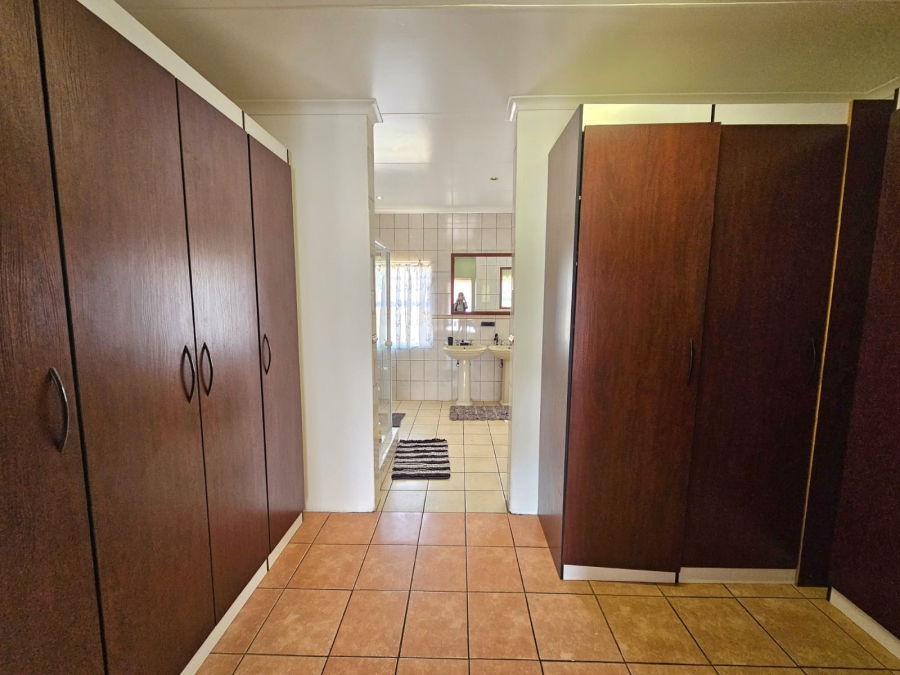 4 Bedroom Property for Sale in Jim Fouchepark Free State